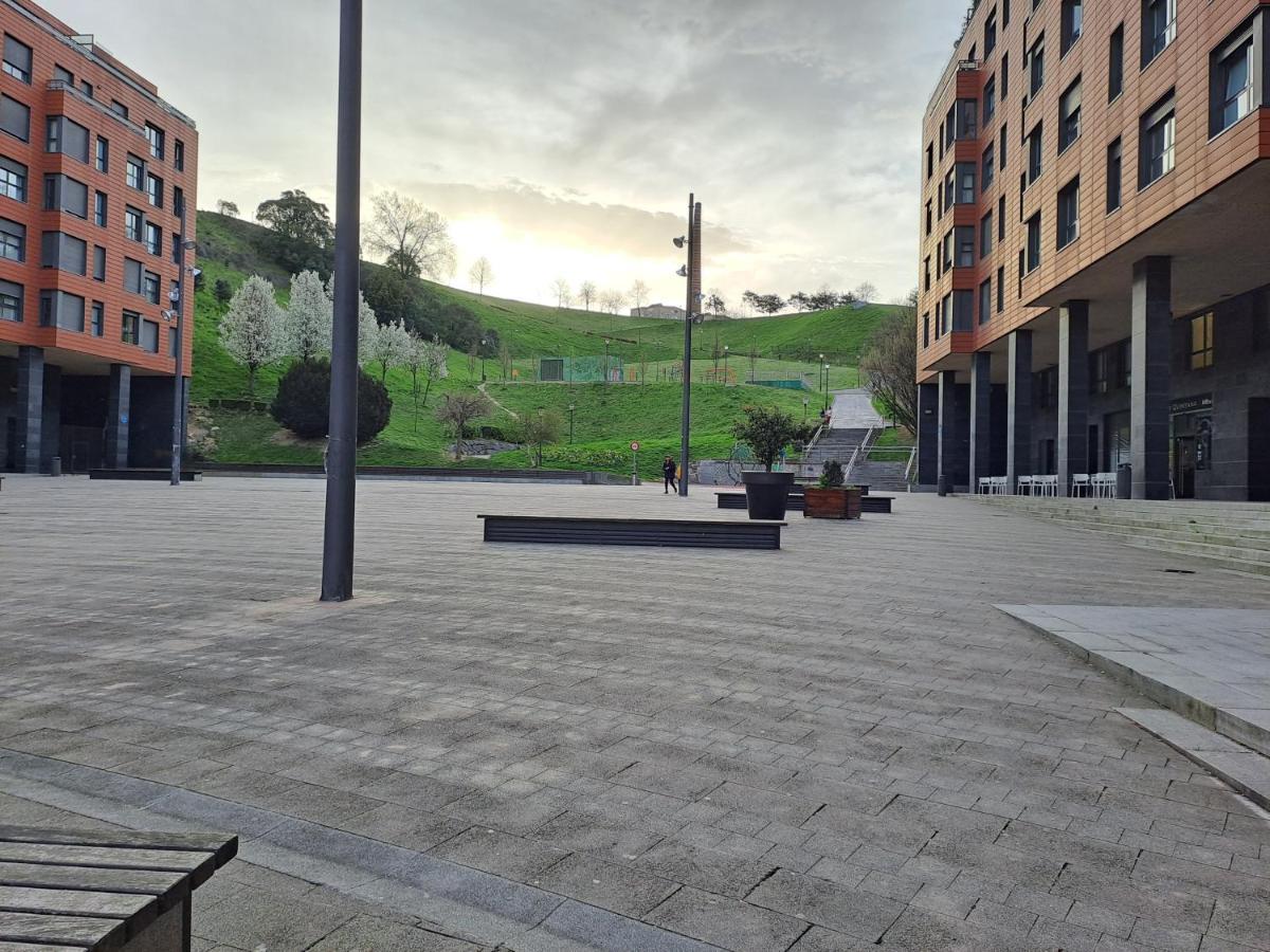 Apartamento en el centro con garaje directo. Bilbao Exterior foto