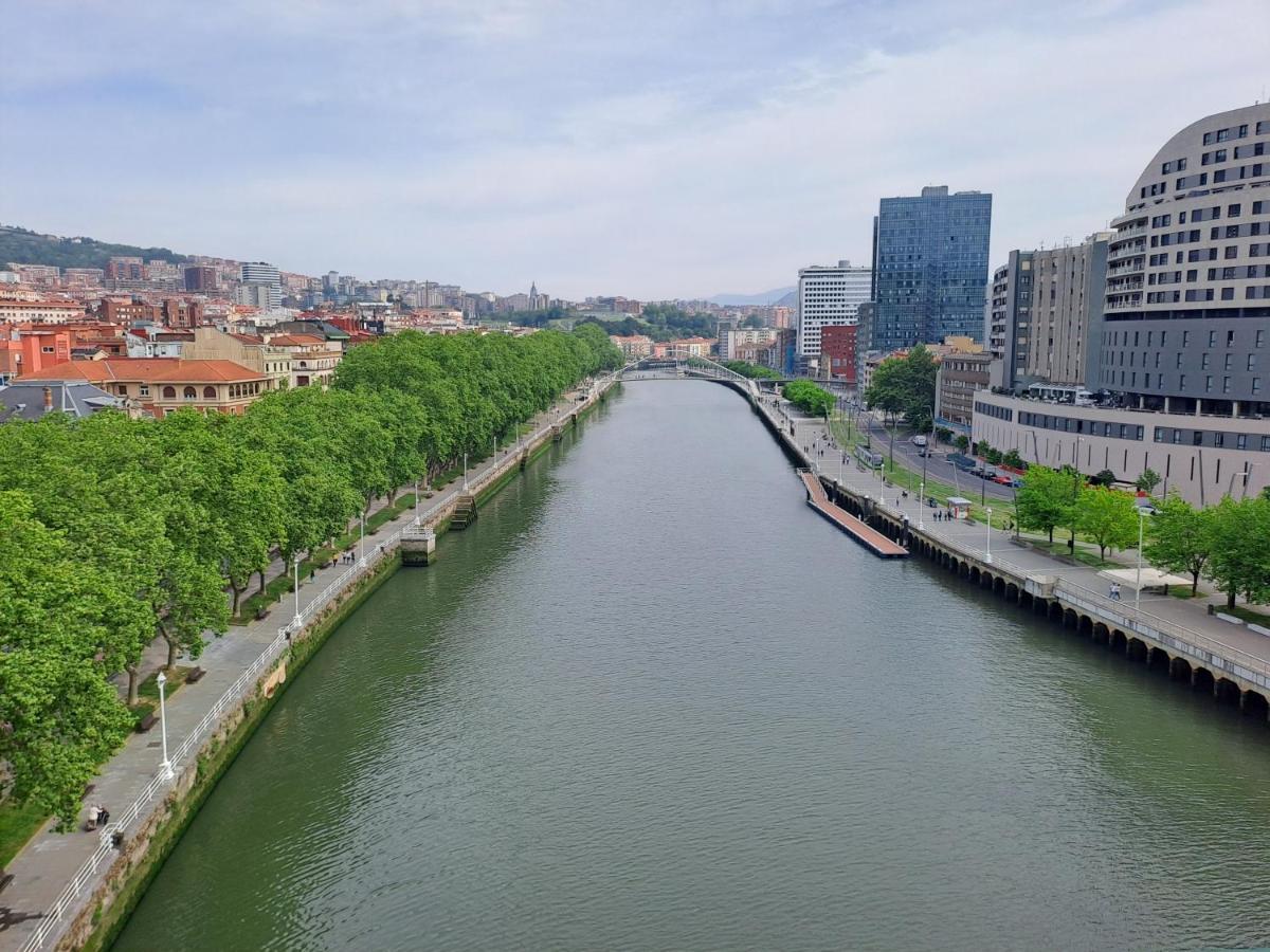 Apartamento en el centro con garaje directo. Bilbao Exterior foto