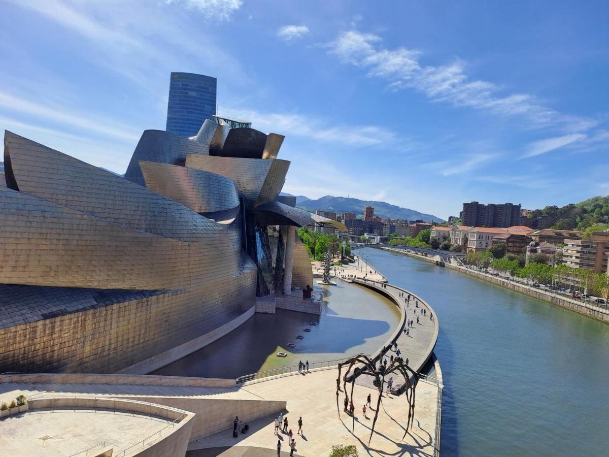 Apartamento en el centro con garaje directo. Bilbao Exterior foto